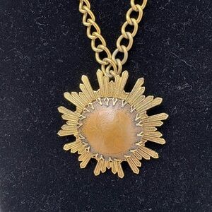 Freirich Vintage Pin Brooch Or Pendant Sundial Cameo On 22” Goldtone Chain